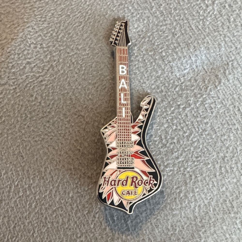 Hard Rock Cafe Bali Bass Guitar Pin limited edition